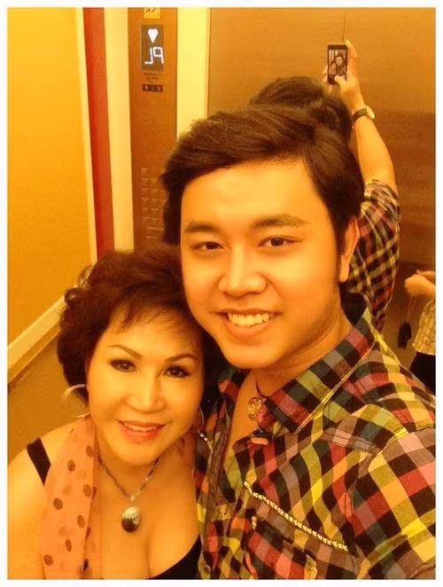 7 tháng hạnh phúc bên bồ già tỉ phú, Vũ Hoàng Việt luôn tìm cách để thể hiện tình yêu của mình.