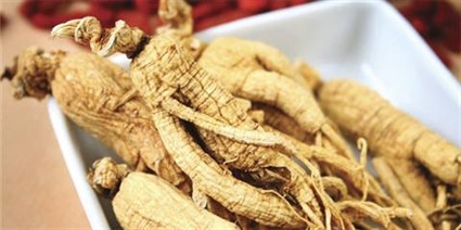 Gần đây nhất, những thử nghiệm lâm sàng trên bệnh nhân ung thư cho thấy, thành phần chiết xuất từ nhân sâm giúp người bệnh bình phục nhanh, kéo dài thời gian sống cho bệnh nhân ung thư.