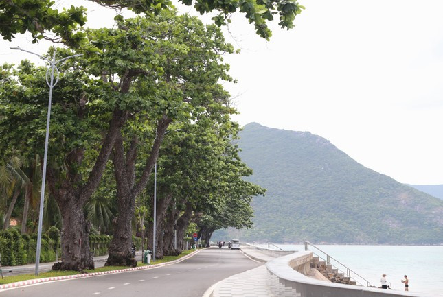 Khung cảnh yên bình và xinh đẹp gây ấn tượng với du khách khi bước chân đến hòn đảo này.