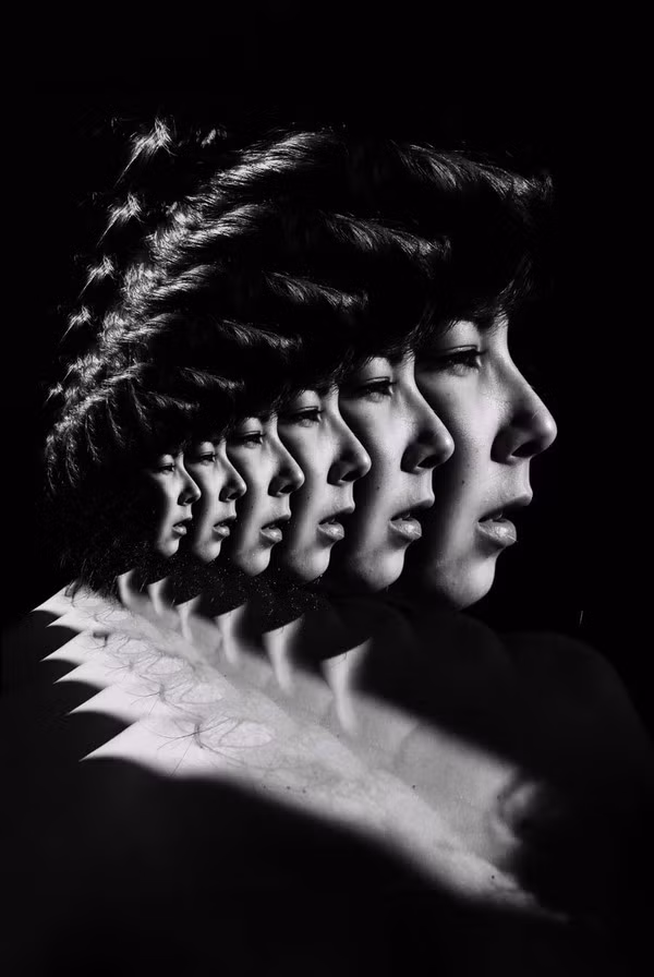 Theo các giả định, hồn lìa khỏi xác có thể được hiểu là trải nghiệm bên ngoài cơ thể - out of body experience (OBE). Trải nghiệm bên ngoài cơ thể được thử nghiệm bằng cách đặt các xung điện kích thích một phần não bộ.