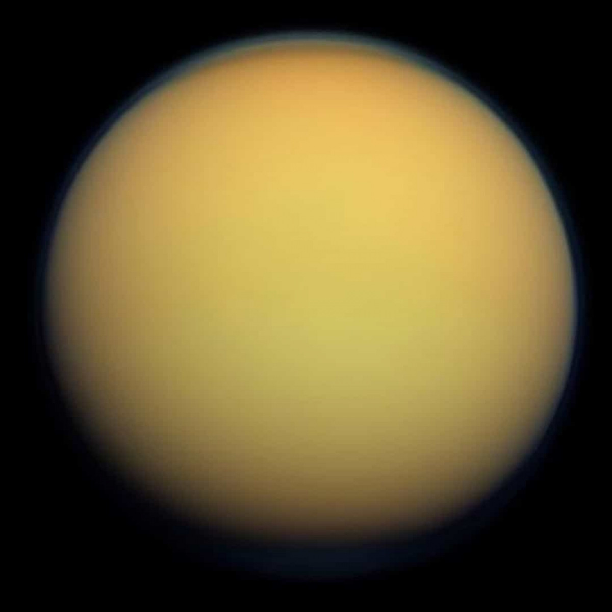 Titan là mặt trăng lớn nhất của Sao Thổ và là vệ tinh tự nhiên lớn thứ 2 trong hệ mặt trời. Titan là mặt trăng duy nhất có bầu khí quyền dày, có bề mặt đóng băng gồ ghề.