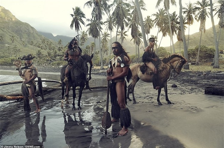 Quần đảo Marquesas được tạo thành từ 12 hòn đảo trong đó chỉ có sáu hòn đảo có người sinh sống. Cảnh quan núi non xanh tươi của họ đã truyền cảm hứng cho cuốn tiểu thuyết phiêu lưu nổi tiếng của Robert Louis Stevenson, Đảo kho báu.