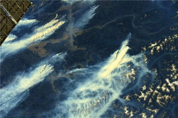 Khói bốc lên từ những khu rừng bị cháy tại Canada ngày 12/8. Tại hội nghị COP26 về biến đổi khí hậu, Pesquet đã thảo luận với Tổng thống Pháp Emmanuel Macron từ ISS về phản ứng của nhân loại trước biến đổi khí hậu.