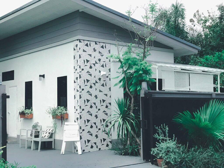 Với số tiền tiết kiệm ít ỏi, họ chỉ có thể mua một mảnh đất nhỏ và xây một căn nhà cấp bốn vỏn vẹn 24m2.