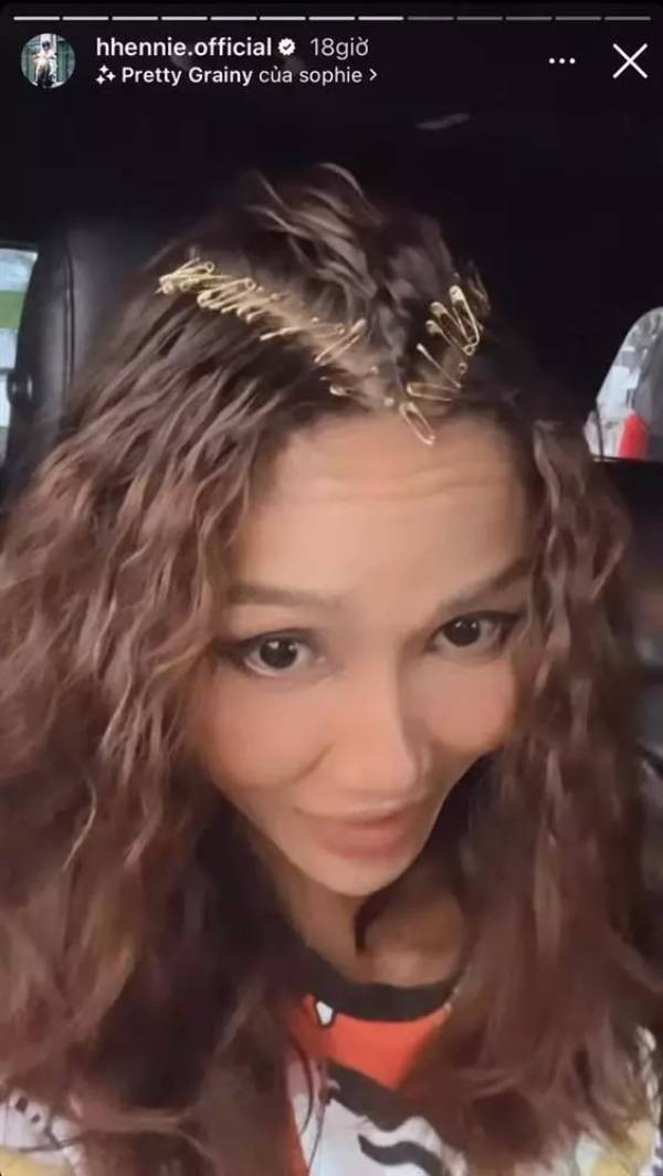 Nhung sao nu toc doc la: HHen Nie dau dau go toc, Toc Tien chat choi-Hinh-2