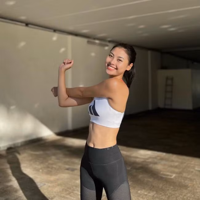 Để có vòng eo con kiến, Đào Thị Hà không bỏ qua bài tập "vàng" gập bụng.