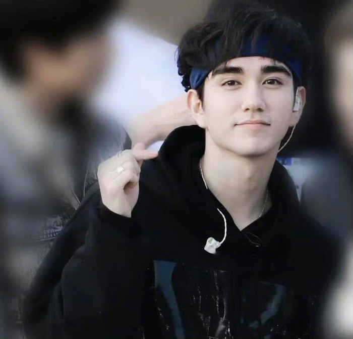 Khỏi phải nói, Kazuma Mitchell được cư dân mạng ca ngợi chính là “con nhà người ta” trong truyền thuyết.