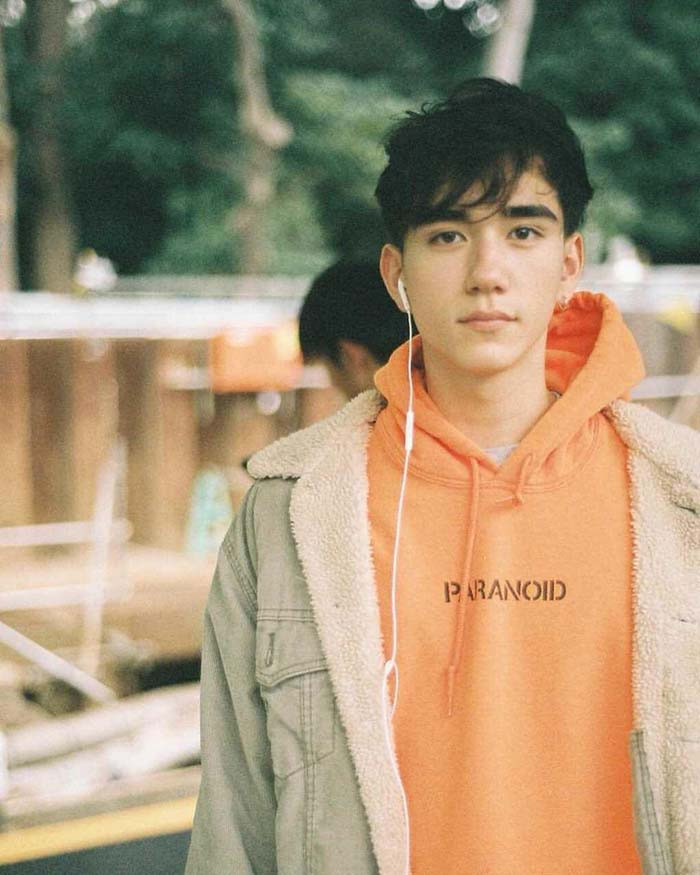 Kazuma Mitchell có khả năng ca hát, chơi guitar rất đỉnh, cùng với thần thái vẻ ngoài lai Tây khiến anh ngày càng có thêm nhiều fan hâm mộ trên khắp thế giới. Dù là idol, hoạt động giải trí chiếm không ít thời gian nhưng anh vẫn duy trì được thành tích học tập rất tốt, điều này khiến nhiều người ngưỡng mộ.