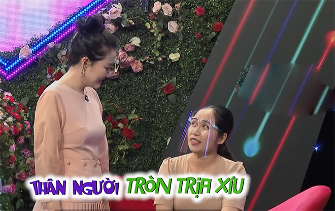 “Em đã lập gia đình và chia tay được 2 năm, có một bé trai 4 tuổi ở với em. Vào TP.HCM em sống chung với anh chị. Em muốn tìm bạn trai cao hơn em, vui vẻ, thân người tròn trịa xíu, thích thể thao và không gia trưởng”, mẹ đơn thân trải lòng.