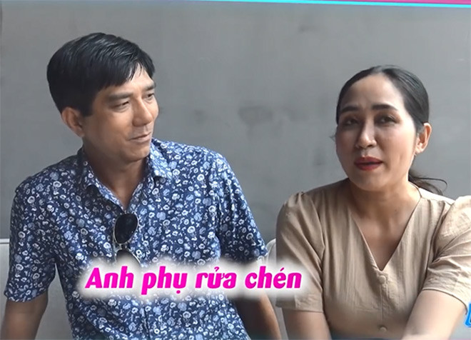 Sau khi hát tặng bạn gái câu hát ngọt ngào trong bài Anh còn nợ em, ông bố hai con đã chinh phục được mẹ đơn thân xinh đẹp. Cả hai cùng bấm nút trao nhau cơ hội hẹn hò trong niềm vui của ông bà mối.