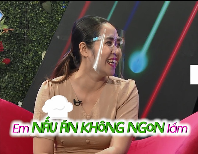 Hồng Phương là người hơi lanh nhưng nấu ăn không được ngon.