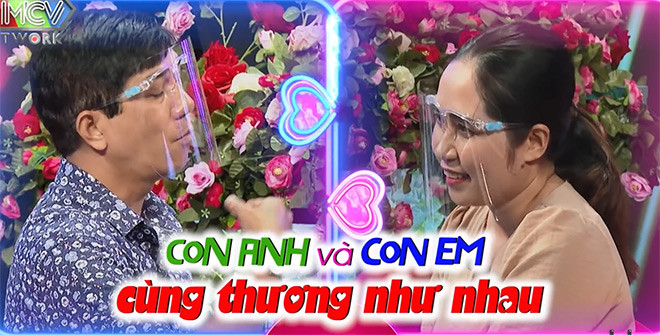 Đình Út đáp: “Anh rất bộc bạch, tính anh đơn giản, quan trọng cần yếu tố là sự chia sẻ. Hai đứa cùng thương con anh - con em như nhau thì mới hòa quyện với nhau được, đó là điều chia sẻ cao nhất và thiêng liêng nhất”.