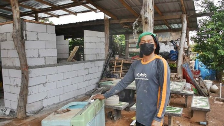 Ông Paiboon Paochumsaeng (Thái Lan) từng ôm trọn giải thưởng 18 triệu bath (hơn 12 tỷ đồng). Cuộc sống cả nhà đổi đời chỉ sau một đêm.