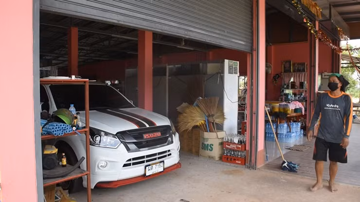 Hiện nay, ông không còn tập trung kinh doanh mà làm rẫy, trồng cây nông nghiệp hoặc đi chở hàng nếu có ai thuê.