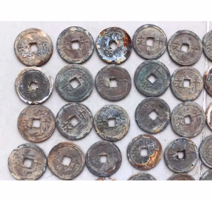 Đáy biển là một trong những nơi dễ dàng tìm thấy kho báu “khủng” nhất thế giới. Ngay ở Việt Nam cũng đã có người phát hiện được kho báu mang giá trị lớn nằm ngay dưới biển.