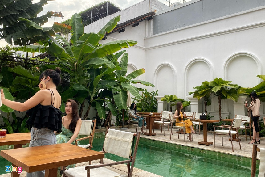 Quan ca phe bi bien thanh studio chup hinh, song ao: 1,5 trieu/gio-Hinh-7