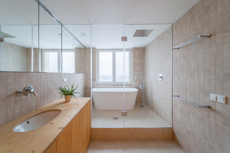 Khu vực phòng tắm được nới rộng.