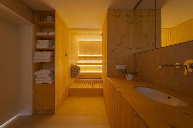 Thiết kế ốp gỗ mang đến cho căn hộ vẻ ngoài vừa hiện đại, vừa mộc mạc.