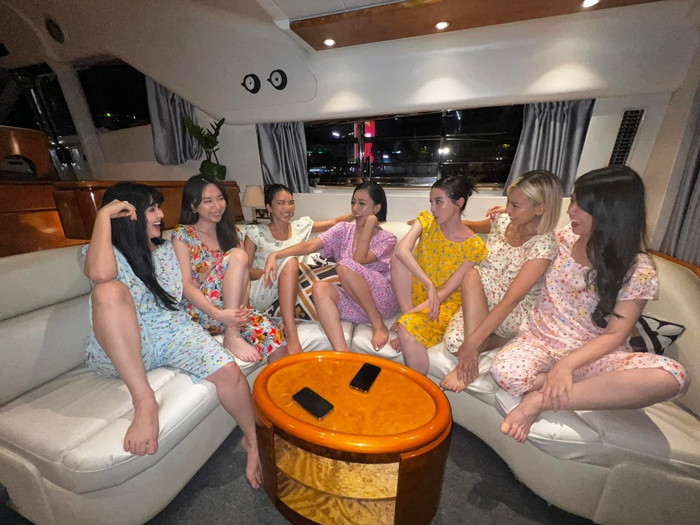 Cao Thai Ha - Bang Di - Quynh Thu dien thu nay... quay tren du thuyen bac ty