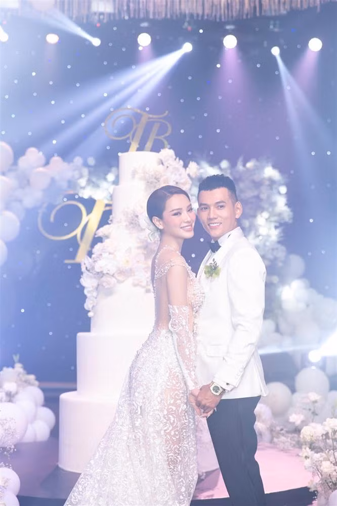 Ly Binh lam ro loi don 'cam sung' Phuong Trinh Jolie truoc dam cuoi