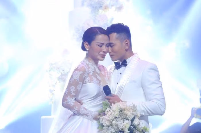 Ly Binh lam ro loi don 'cam sung' Phuong Trinh Jolie truoc dam cuoi-Hinh-7