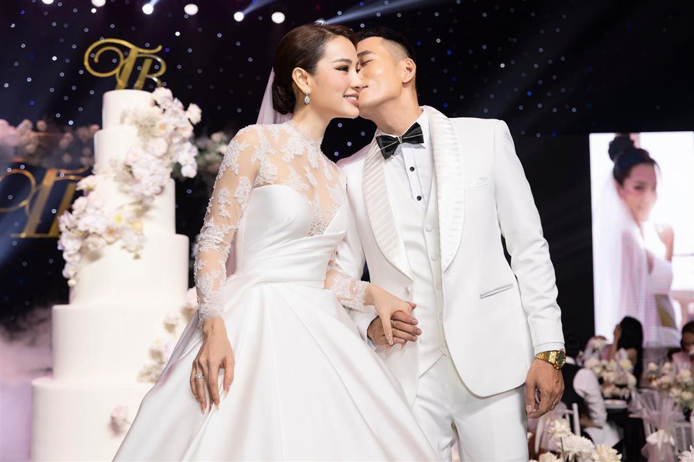 Ly Binh lam ro loi don 'cam sung' Phuong Trinh Jolie truoc dam cuoi-Hinh-5