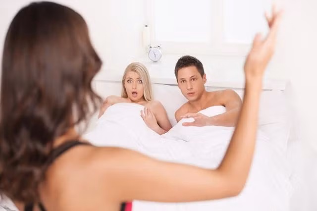 Con re di khach san cung bo nhi, me vo noi 1 cau tieu tam bat khoc-Hinh-2