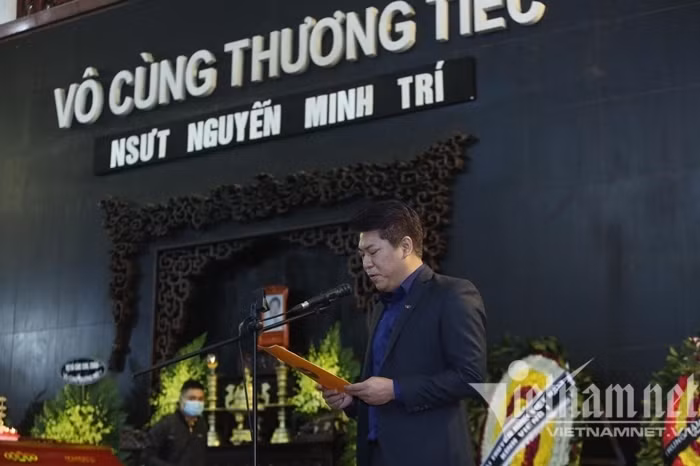 Mc Thái Tuấn đọc điếu văn trong tang lễ. Trong điếu văn có đoạn viết: "NSƯT Minh Trí đã tham gia dẫn chương trình cho rất nhiều sự kiện trọng đại của Quốc gia và của Đài Truyền hình Việt Nam, là một trong những gương mặt phát thanh viên thương hiệu của các bản tin thời sự, góp phần không nhỏ làm cho bản tin Thời sự của VTV ngày càng gần gũi với bạn xem truyền hình. Bên cạnh đó, ông đã tham gia đọc nhiều bộ phim tài liệu quan trọng, mang tầm lịch sử. Ông còn thuyết minh nhiều phim truyện truyền hình phát sóng trên VTV, trong đó có bộ phim huyền thoại Tây Du Ký".
