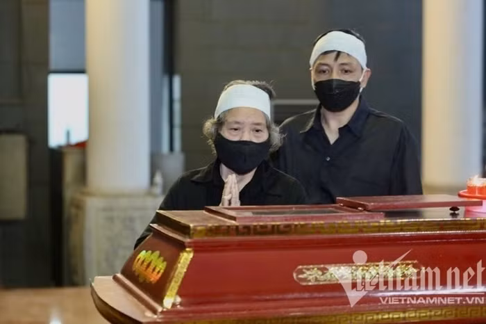 Vợ NSƯT Minh Trí tiếc thương chồng.