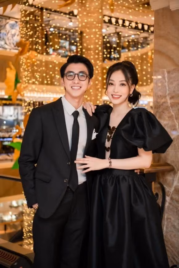 Ran ran hau truong chup anh cuoi cua Phuong Nga - Binh An: Qua 'xung doi vua lua'