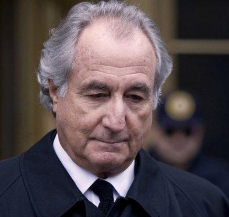 Xuất phát từ đỉnh danh vọng, vị tỷ phú này có kết cục không mấy tốt đẹp khi trở thành tên tội phạm đứng sau mô hình lừa đảo Ponzi. Ông đã phải dành quãng đời còn lại trong tù.