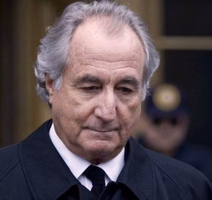 Xuất phát từ đỉnh danh vọng, vị tỷ phú này có kết cục không mấy tốt đẹp khi trở thành tên tội phạm đứng sau mô hình lừa đảo Ponzi. Ông đã phải dành quãng đời còn lại trong tù.