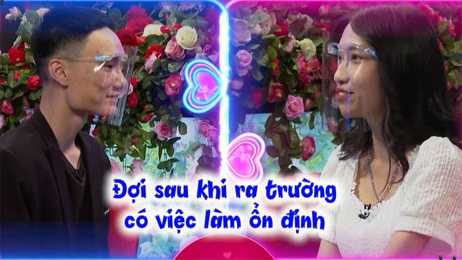 Nói về chuyện tương lai, Ngọc Kiên cho biết, hiện tại cô vẫn còn đi học nên mong muốn tình cảm sẽ tìm hiểu phát triển từ từ, đợi sau khi ra trường có công việc ổn định mới nghĩ đến chuyện kết hôn. Minh Trí chân thành chia sẻ: “Anh rất thích làm bố trẻ con, đối với anh lập gia đình bây giờ đơn giản. Anh muốn ngày mai anh sẽ cưới em ngay lập tức. Mọi cái anh đã có sự chuẩn bị cho riêng mình từ những gì anh tích cóp, chỉ cần mình có tình cảm đủ với nhau và kế hoạc rõ ràng cho tương lai anh sẵn sàng lùi về phía sau một níu để giúp em thành công hơn. Đối với anh người con gái không chỉ làm hậu phương không, mà còn động viên tinh thần mình rất nhiều.