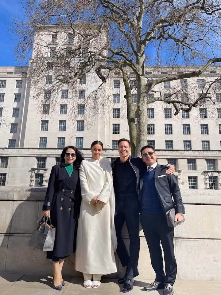 Lep ve Kim Ly khi chup hinh, Chi Trung ra loi the hiem hoc