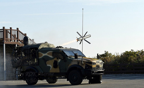 Tên lửa Spike đạt tầm phóng tối đa 25km, độ chính xác cao, lắp đầu nổ cực mạnh đủ khả năng diệt xe tăng hạng nặng.