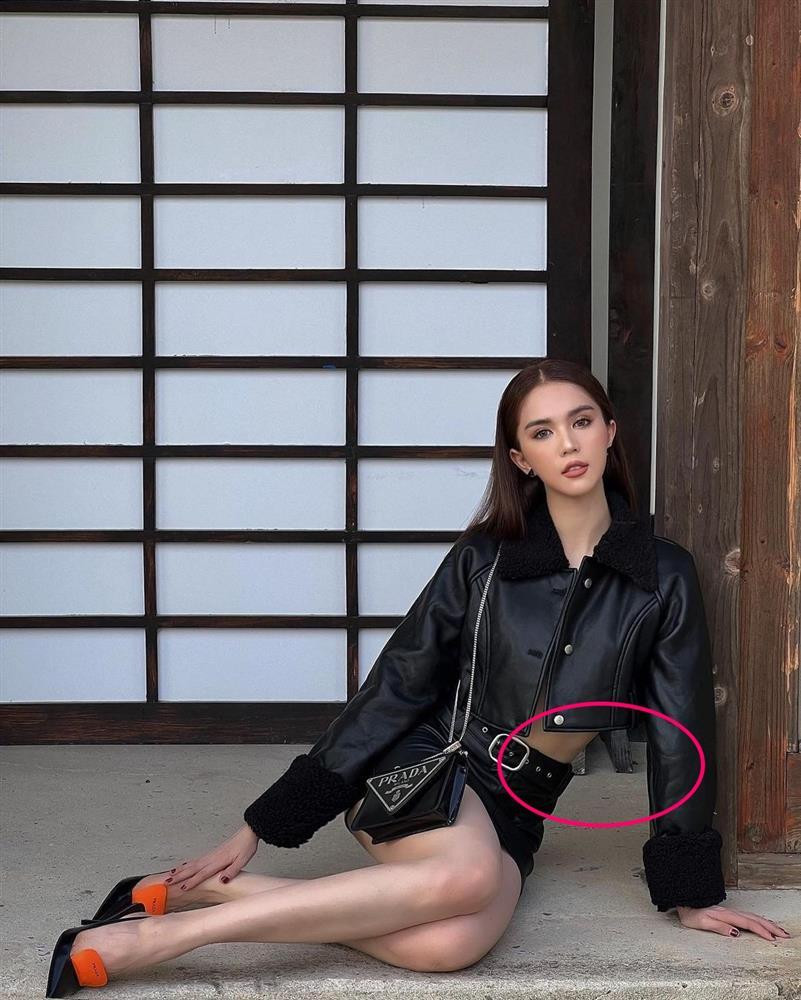 goài phần cửa cong không biết do thế lực nào làm thì đôi chân gần guốc, chằng chịt gân của Ngọc Trinh cũng khiến fan tuột mood kha khá.