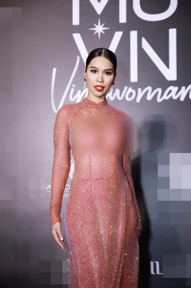 Cách đây ít lâu, siêu mẫu Hà Anh có gây tranh cãi khi diện trang phục xuyên thấu tại chung kết Miss Universe Việt Nam 2022.