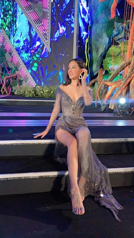 au đó, Mai Phương Thúy cũng như ê-kíp đã lên tiếng vì sự cố này. Mặc dù đã chỉn chu chỉnh sửa nhưng trong quá trình di chuyển trang phục đã không được cố định như cũ.