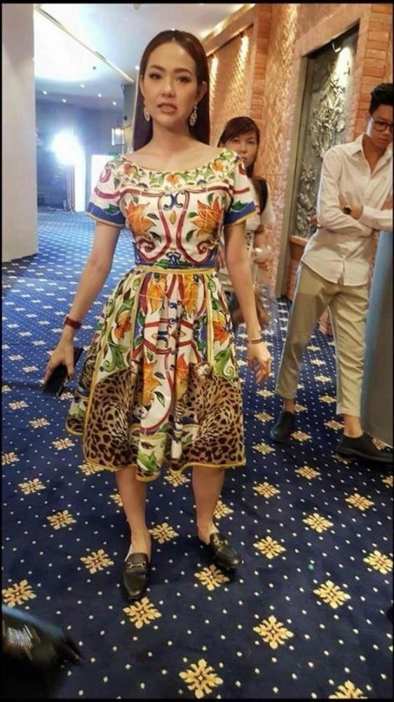 ức ảnh mà Minh Hằng muốn vùi sâu vào lòng đất.