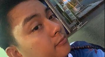 hông chỉ nhạy cảm với vô số dây thần kinh, đây cũng là nơi thường xuyên tiếp xúc với ánh nắng mặt trời nên sẽ khiến hình xăm dễ bị phai mờ, thậm chí là loang màu, gây ảnh hưởng đến "mặt tiền".