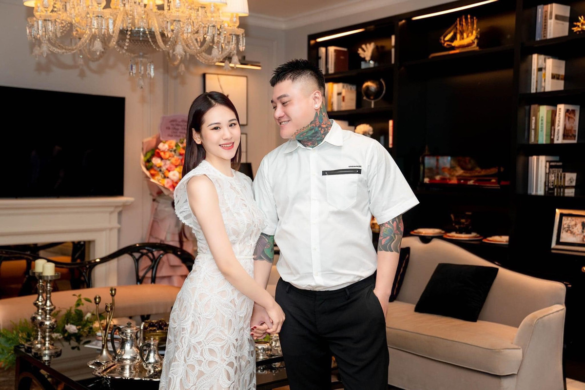 Sắc vóc sau sinh đẹp miễn chê của vợ Khắc Việt, Vũ Duy Khánh - Hình 12 Sac voc sau sinh dep mien che cua vo Khac Viet, Vu Duy Khanh-Hinh-12