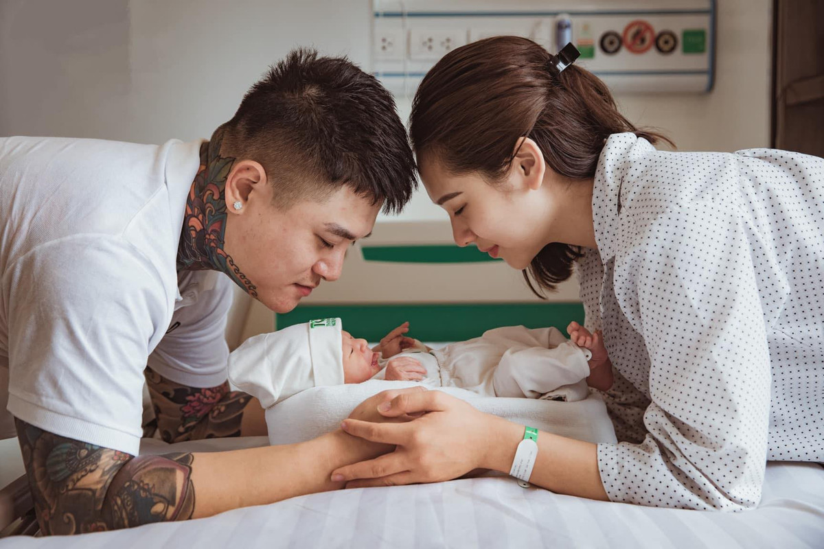 Sắc vóc sau sinh đẹp miễn chê của vợ Khắc Việt, Vũ Duy Khánh - Hình 13 Sac voc sau sinh dep mien che cua vo Khac Viet, Vu Duy Khanh-Hinh-13