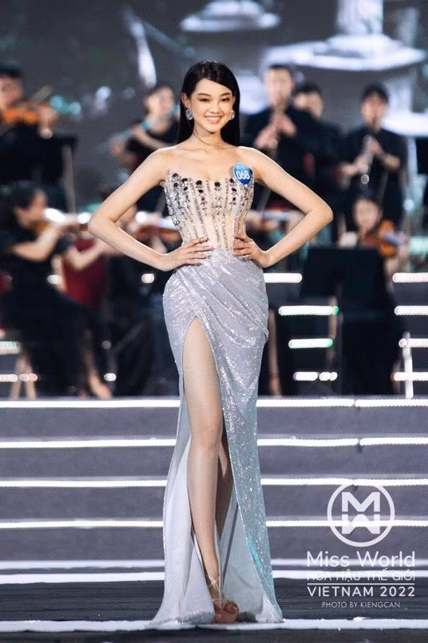 Sau vòng chung khảo, nữ sinh có dịp tham gia và trò chuyện cùng Hoa hậu Hoà bình Quốc tế - Thuỳ Tiên trong chương trình tư vấn về cách quản lý thời gian, bí quyết tỏa sáng do ĐH Công nghiệp TP.HCM tổ chức. Cô và các bạn có những kỷ niệm đáng nhớ và học hỏi được nhiều điều bổ ích từ Hoa hậu Thuỳ Tiên.