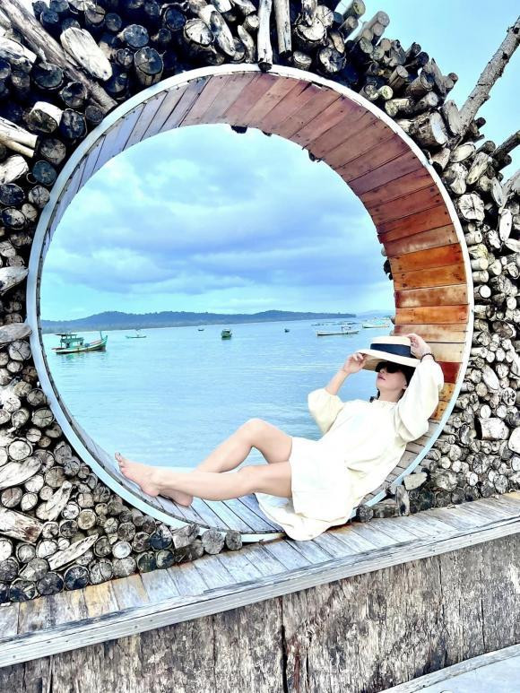 ó thể thấy, thời gian gần đây, diễn viên Cát Phượng thăng hạng vượt bậc về style lẫn vóc dáng.