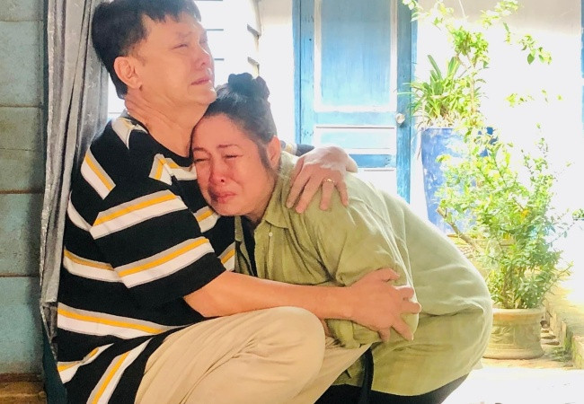 Bộ đôi nghệ sĩ gạo cội Hồng Vân và Hữu Châu diễn nhập tâm trong phim "Giấc mơ của mẹ".