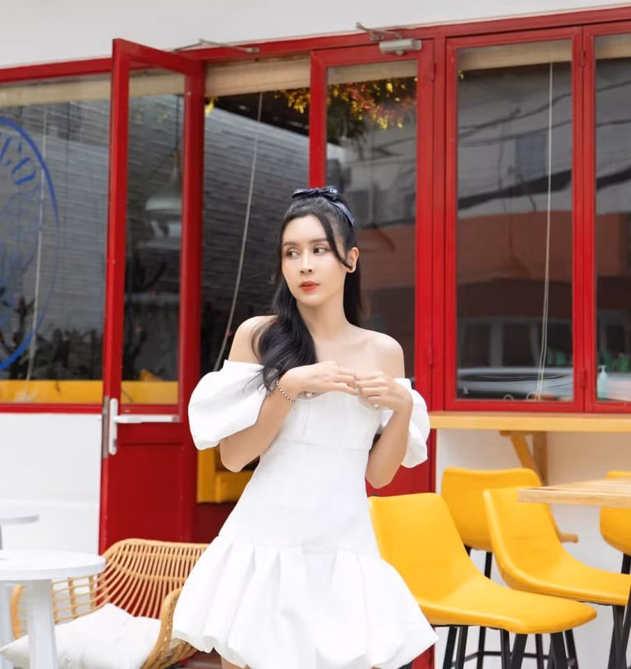 Ca sĩ Lưu Hương Giang như gái trẻ.