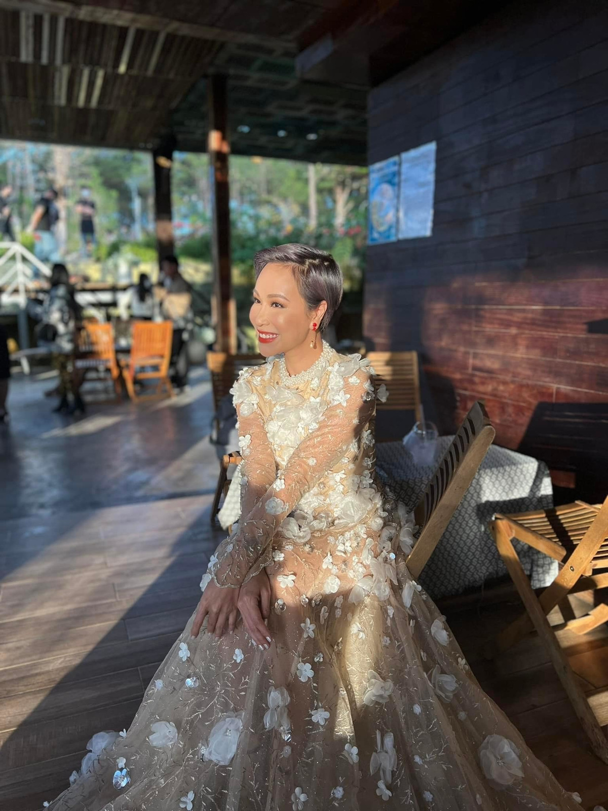 Ca sĩ Uyên Linh tự nhận xét ảnh "hơi đạt".