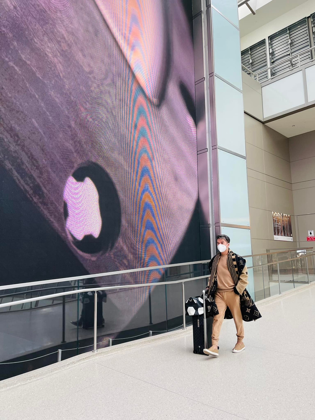 Đàm Vĩnh Hưng rời Mỹ.