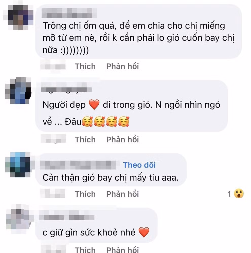 Netizen đều thể hiện sự lo lắng về sức khỏe của Thúy ngân, cho rằng cô đã sụt cân quá mức khiến ngoại hình thiếu sức sống. Số khác lại cho rằng diện mạo "mình hạc xương mai" của Thúy Ngân do ảnh hưởng từ góc chụp và trang phục.