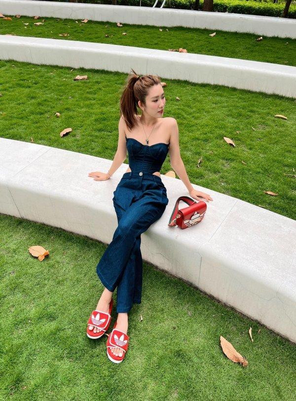 ặc biệt, qua những góc máy từ trên xuống, ngoại hình thanh mảnh, cò hương càng lộ rõ. Vòng eo nhỏ đến độ thiếu cân đối của nữ diễn viên sinh năm 1991 khiến fan hoang mang.